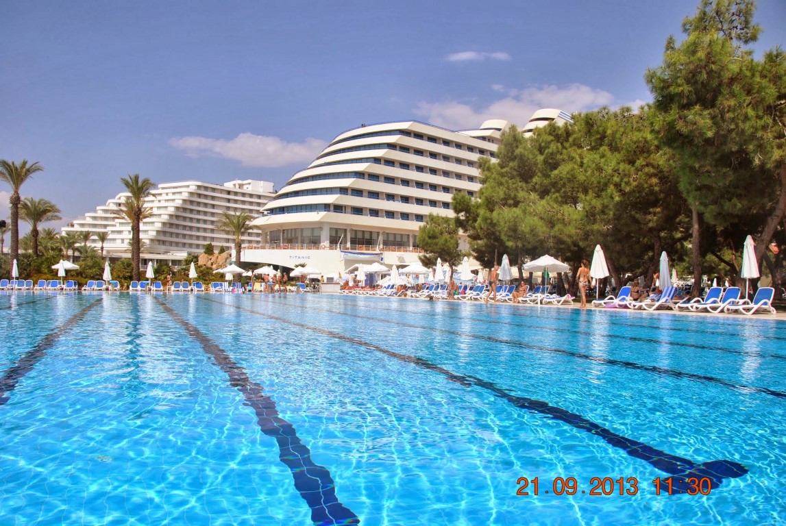 imagini hotel TITANIC LARA